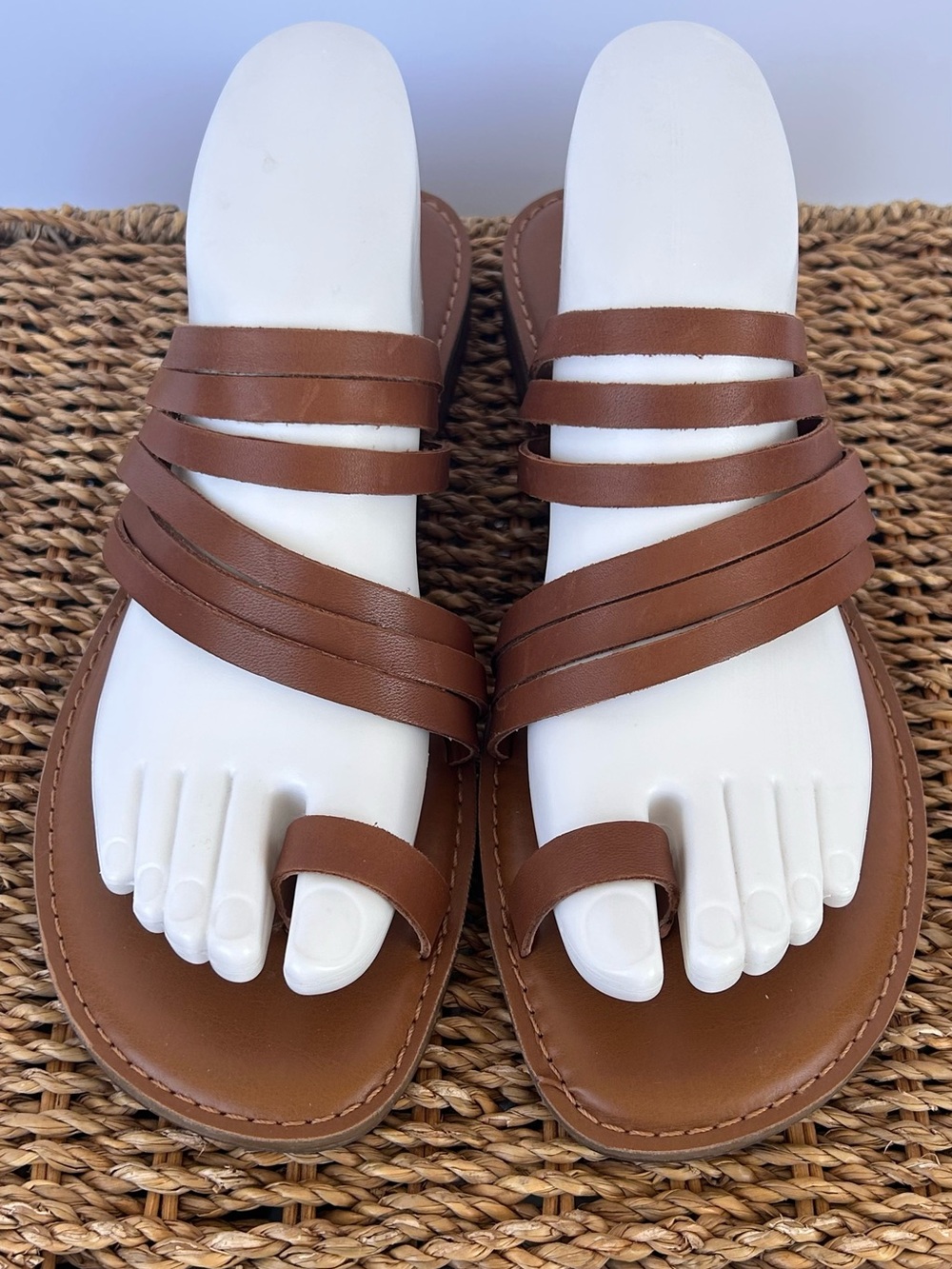 Franco Sarto Women’s Giuseppe Sandals Strappy Styling with Toe Ring Size 9.5